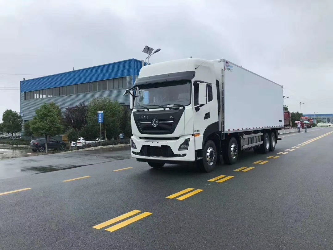 國六東風天龍KL 9.6米冷藏車